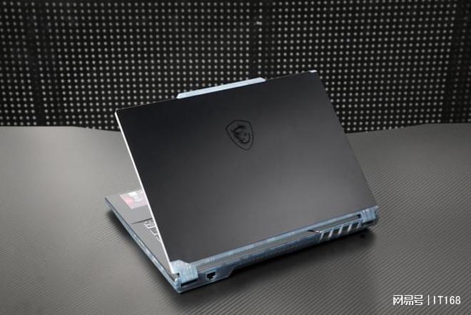 九游娱乐平台赛博风科技外观 轻量化设计 微星星影14 Air游戏本评测(图1)