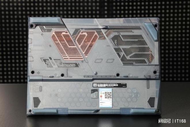 九游娱乐平台赛博风科技外观 轻量化设计 微星星影14 Air游戏本评测(图2)