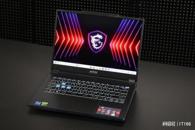 九游娱乐平台赛博风科技外观 轻量化设计 微星星影14 Air游戏本评测(图4)