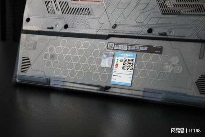 九游娱乐平台赛博风科技外观 轻量化设计 微星星影14 Air游戏本评测(图3)