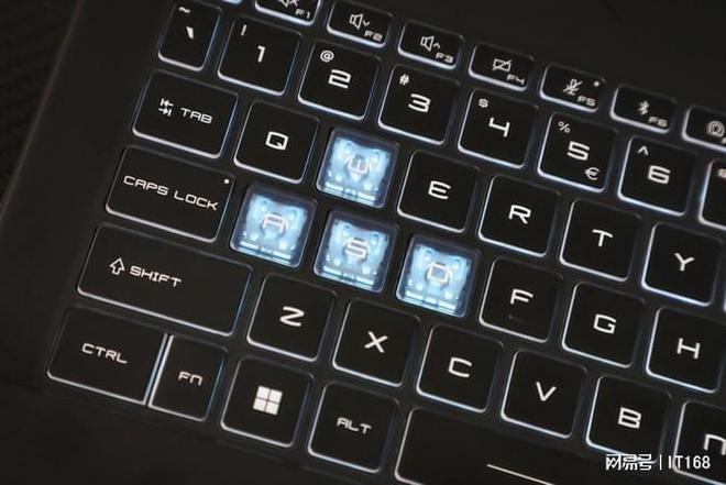 九游娱乐平台赛博风科技外观 轻量化设计 微星星影14 Air游戏本评测(图7)